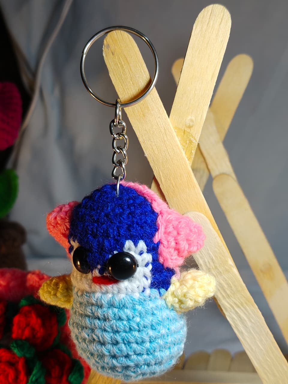 Loops And Knots FrostyFluff Penguin Keychain - Image 3